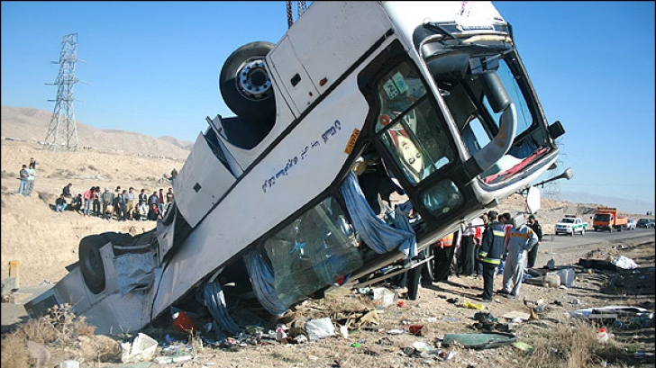 Cel puţin 24 de morţi după ce un autocar a căzut într-o prăpastie, în Iran