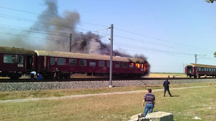 Incendiu într-un tren pe ruta București-Constanța: Zeci de pasageri, evacuaţi