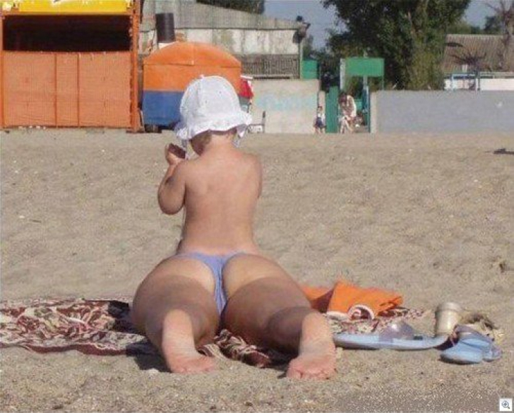 Cele mai jenante fotografii de pe plajă. S-au făcut de râs