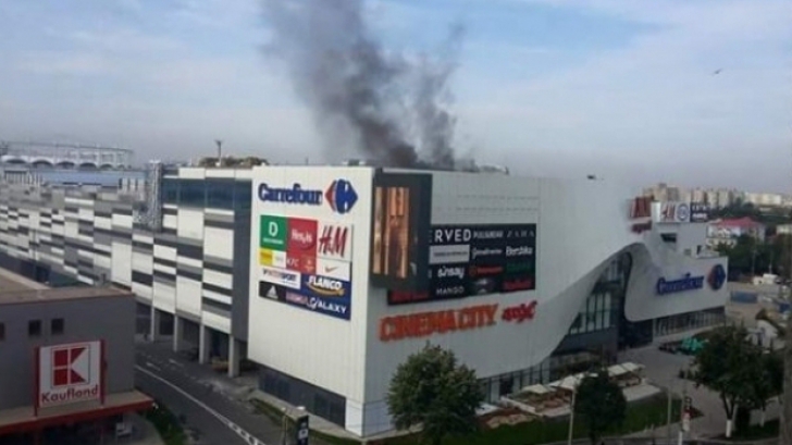 Incendiu la cel mai mare mall din Bucureşti