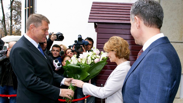 Klaus Iohannis împlinește 56 de ani. Zece fotografii inedite cu președintele