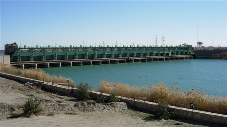 Statul Islamic a preluat controlul asupra unui baraj irakian şi amenință zona cu penuria de apă 