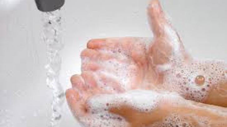Ce boală gravă poate ascunde spălatul excesiv pe mâini