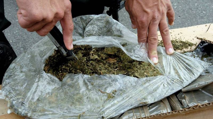 Peste 320 kg de droguri de mare risc, confiscate în primele 5 luni. Cărui risc este supus România
