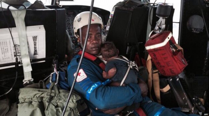 Supravieţuire miraculoasă: mamă adolescentă şi bebeluş, salvaţi la 5 zile de la prăbuşirea avionului