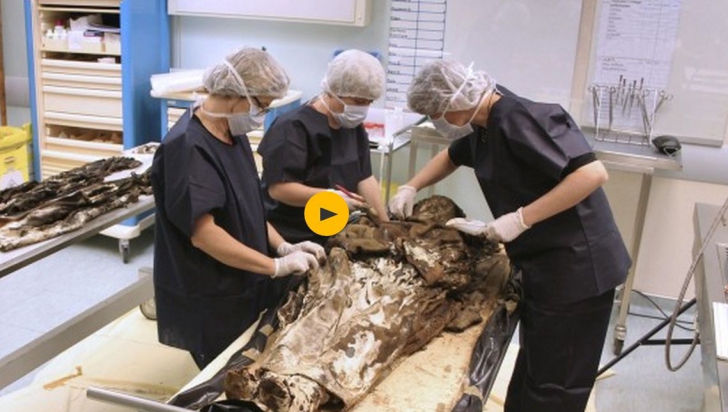 Fascinant. Ce au găsit arheologii alături de trupul mumificat al unei domnițe din 1600 