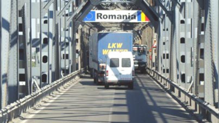 Podul peste Dunăre de la Giurgiu a intrat în lucrări de reabilitare. Se circulă pe o singură bandă