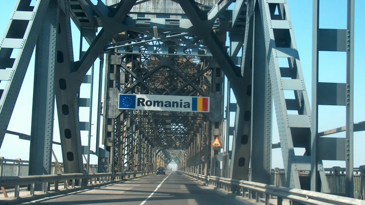 Restricţii extinse de circulaţie pe podul de la Giurgiu. CNADNR recomandă deplasarea cu bacul 
