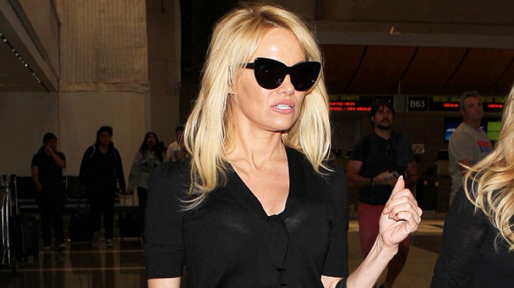 Nici n-ai zice că are 47 de ani! Uite cât de bine poate să arate Pamela Anderson!