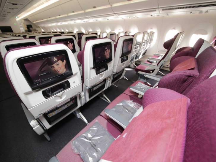 La bordul Qatar Airways