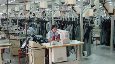Sclavie într-o fabrică de haine de firmă din Iaşi. Muncitoarele, nevoite să poarte scutece / Foto: Arhiva