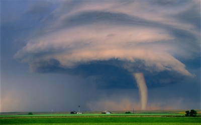 Vine sf&acirc;rşitul lumii? Cele mai apocaliptice fotografii făcute &icirc;naintea unor furtuni
