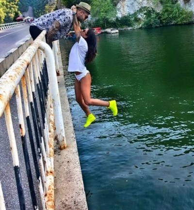Roxana Vancea şi-a riscat viaţa pe un pod din România. La un pas de înec