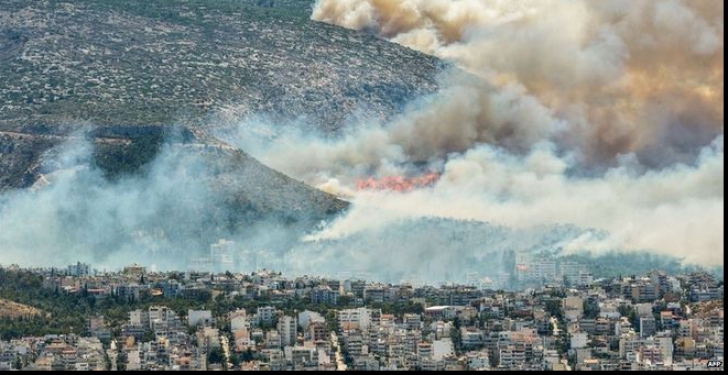 Atena sub incendii devastatoare