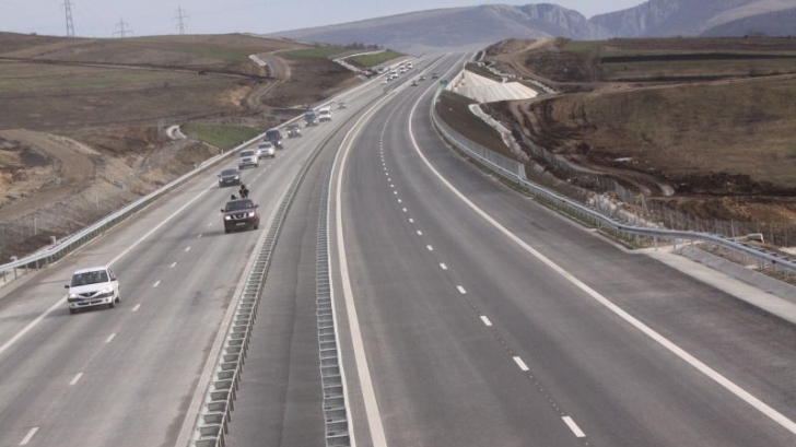 Un tânăr a condus cu 217 km/oră pe A3 Turda - Borş