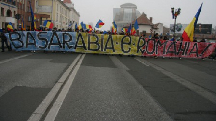 Basarabenii vor unirea cu România. Mii de oameni, la mitingul organizat la Chişinău