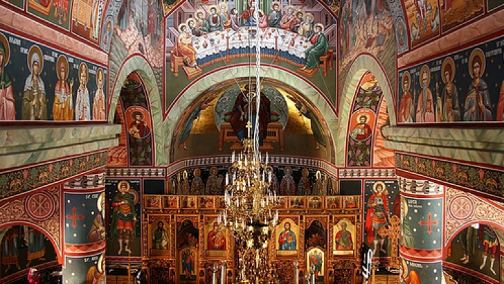 Creştin-ortodocşii sărbătoresc, astăzi, mari sfinţi