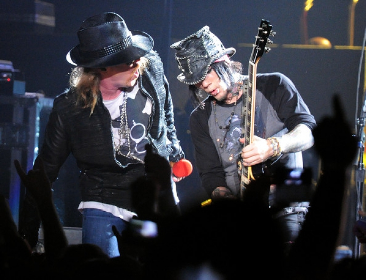 Chitaristul DJ Ashba părăseşte Guns N' Roses. Ce mesaj i-a trimis solistului Axl Rose