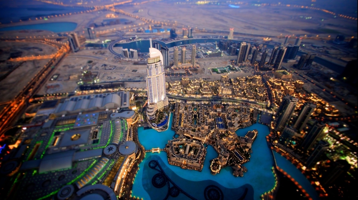 Daţi o „raită” la cumpărături în cel mai mare centru comercial din lume: Dubai Mall