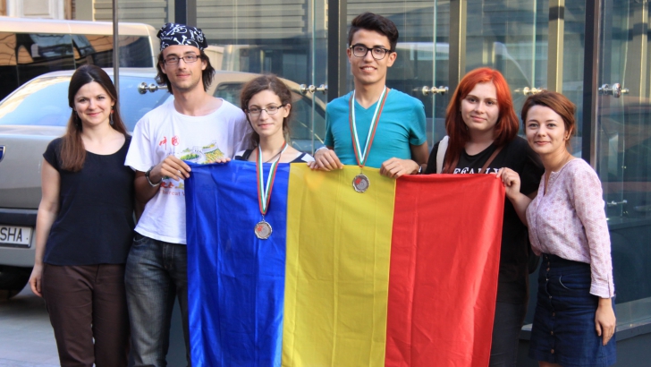 Elevii români au cucerit două medalii la Olimpiada Internaţională de Lingvistică