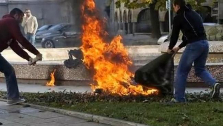 O femeie a încercat să-şi dea foc la intrarea în Palatul de Justiţie din Suceava