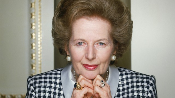 Un sărut de la Margaret Thatcher: Un şerveţel cu urmele rujului "Doamnei de Fier", scos la vânzare