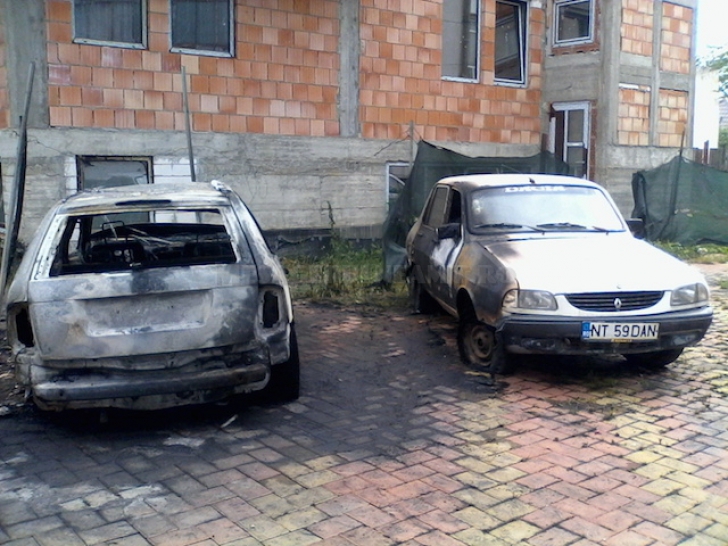 Gafa unui Dorel din Târgu Neamţ, după ce nu s-a asigurat că gazul este oprit: trei maşini incendiate