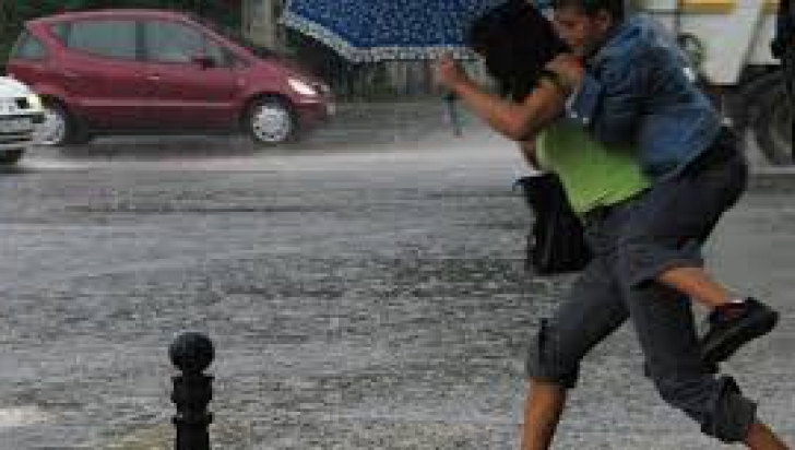 Avertizări nowcasting de furtuni pentru mai multe judeţe