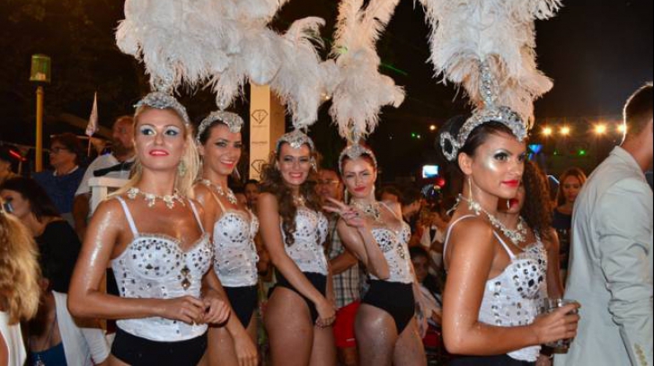 Prima paradă "Mamaia Style" din acest an, urmărită de mii de turişti şi constănţeni