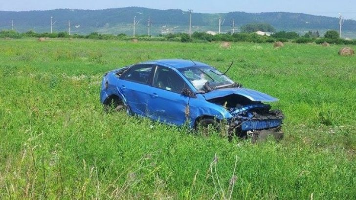 Accident spectaculos în judeţul Cluj. S-a dat cu maşina peste cap / Foto: dejeanul.ro