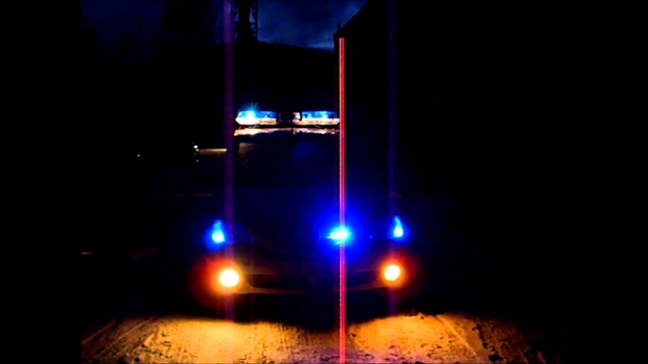 Tupeu maxim: un şofer din Cluj depăşeşte o maşină de poliţie aflată în misiune. Momentul, filmat