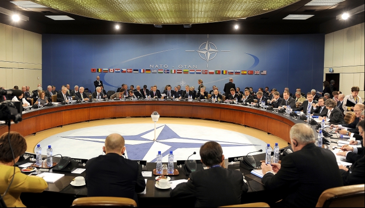 Provocările summitului NATO dedicat crizei de la frontiera turco-siriană