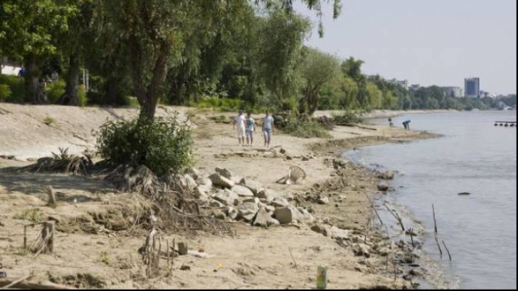 Alertă pe Dunăre! Nivelul fluviului este în continuă scădere, din cauza secetei!