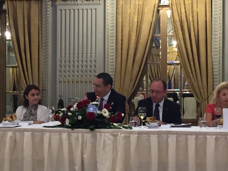 Victor Ponta s-a întâlnit cu ambasadorii UE. Premierul i-a asigurat de "stabilitatea guvernamentală"
