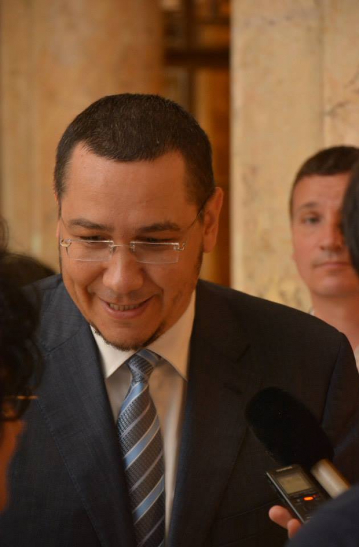 FOTO. Victor Ponta, cu barbă la primul eveniment public, după ce și-a reluat atribuțiile de premier