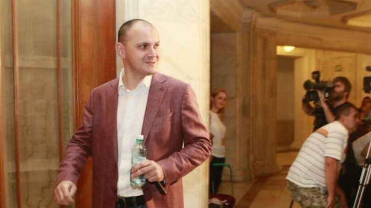Patru arestări preventive în dosarul lui Sebastian Ghiţă. Doi procurori şi doi poliţişti