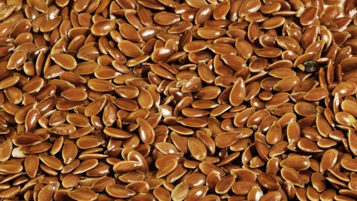 Cura cu semințe de in ”topește” kilogramele și combate constipația