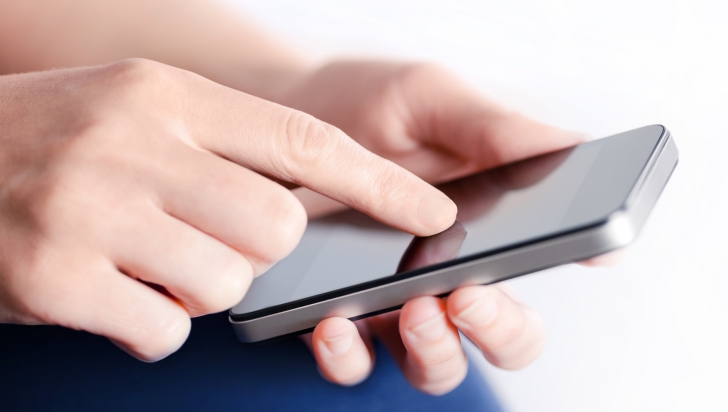 Telefoane mobile la reducere 50% din preț. Ce modele sunt disponibile