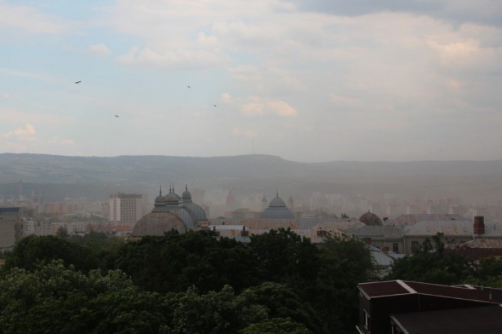 Cum arată "cel mai poluat oraş din România": acoperit cu o pâclă de praf