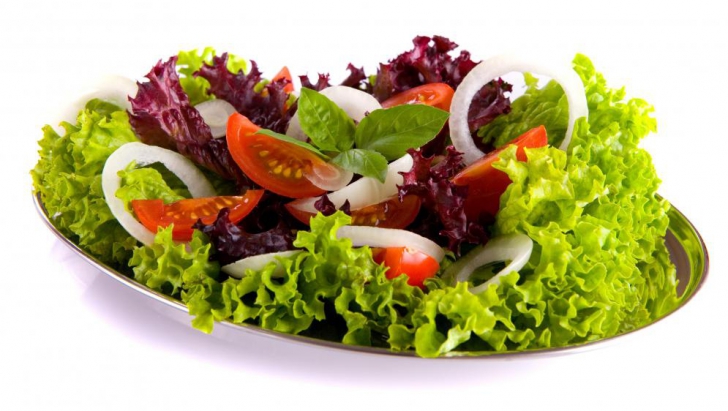 Salate de vară care te ajută să slăbeşti