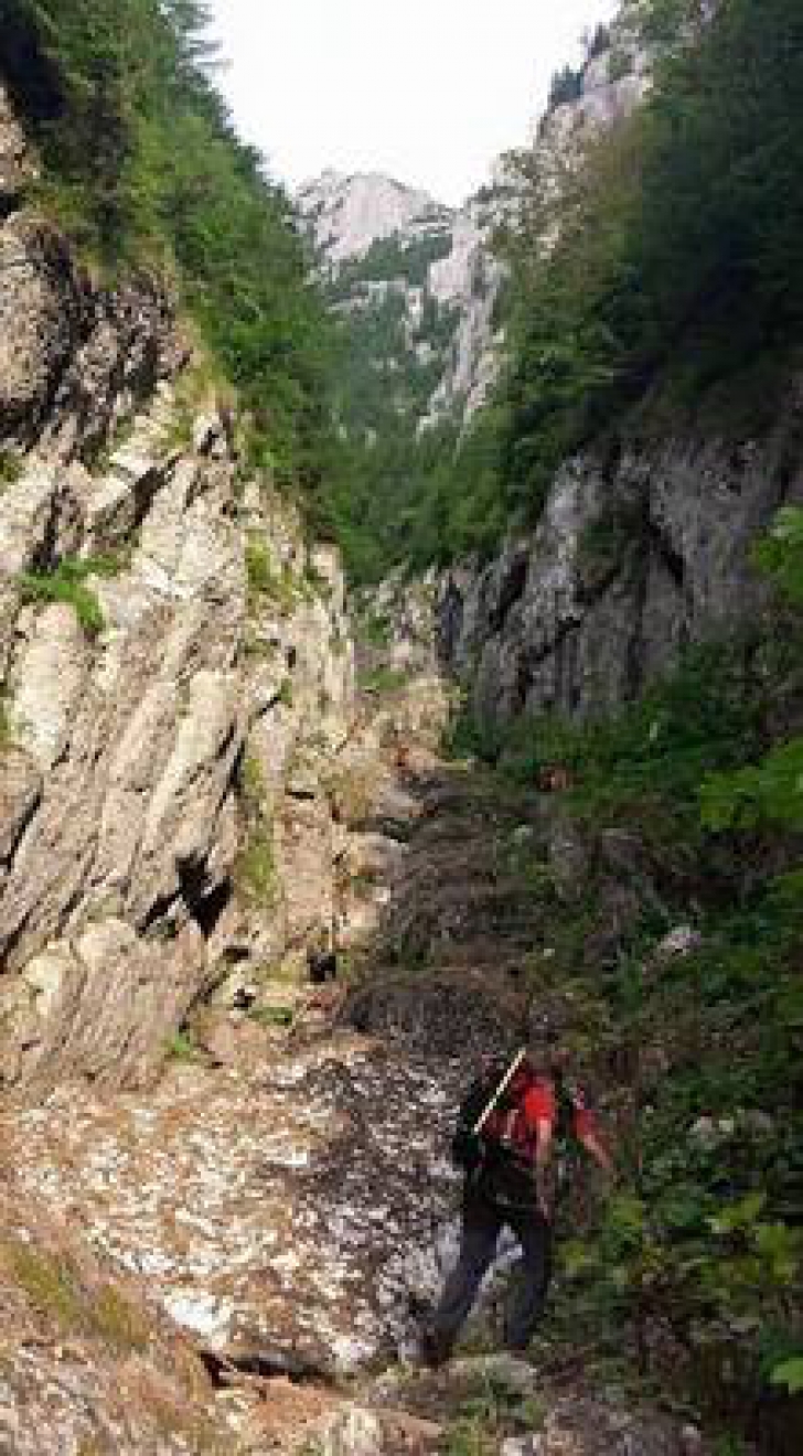 Trei tineri blocaţi pe munte, în Bucegi, o noapte întreagă. Acţiunea de salvare a durat peste 6 ore