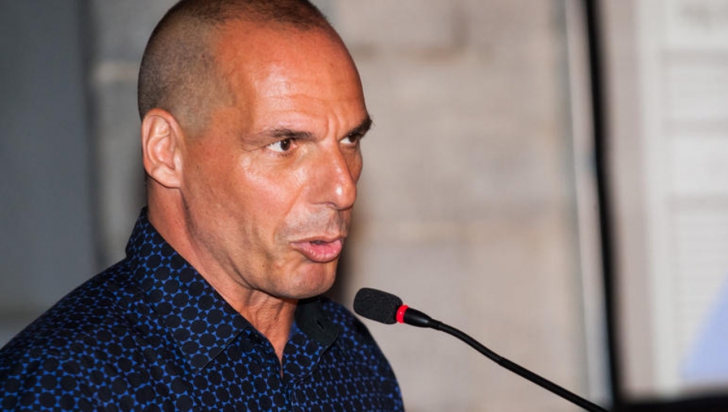 Varoufakis se aștepta ca Tsipras să cedeze la negocieri: "Eurogrupul, controlat de Schauble"