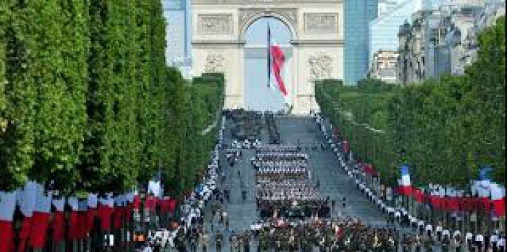 Francois Hollande le cere francezilor, de Ziua Naţonală, să fie uniţi în faţa terorismului 