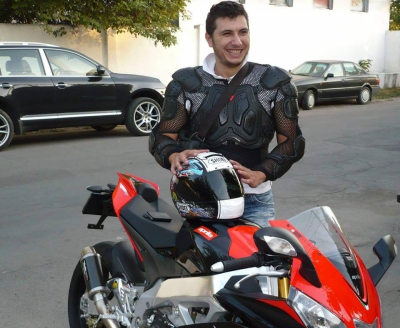 "Cu zâmbetul pe buze până la sfârșit". Mesaje pentru motociclistul ucis în Capitală într-un accident