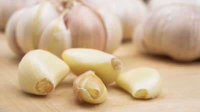 Ce se &icirc;nt&acirc;mplă dacă măn&acirc;nci usturoi dimineaţă. Nici nu &icirc;ţi imaginezi efectul pe care &icirc;l are