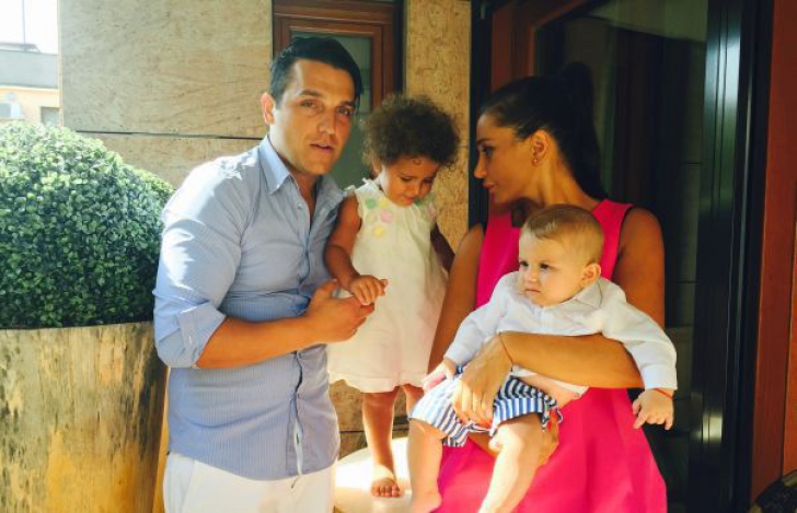 Elena Băsescu, imagine superbă alături de soţul său şi cei doi copii. Cum arată Traian jr. şi Sofia