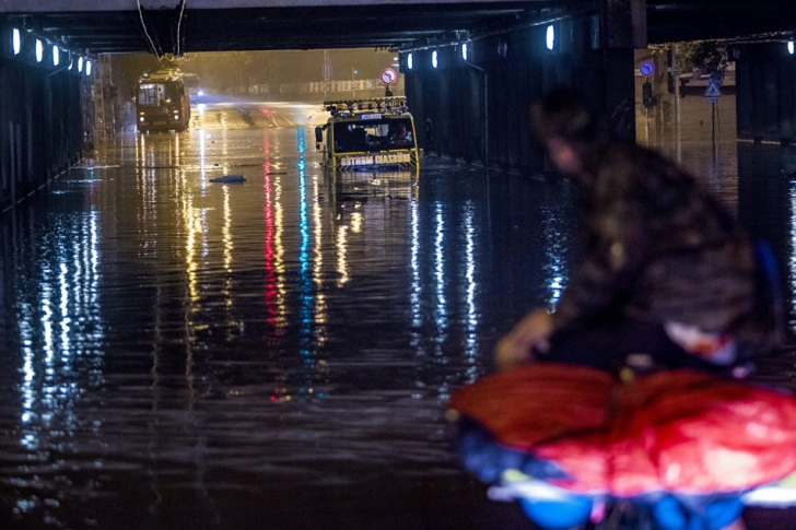 Imagini uluitoare cu inundaţiile din Ungaria: meteorologii spun că furtuna a fost "excepţională"