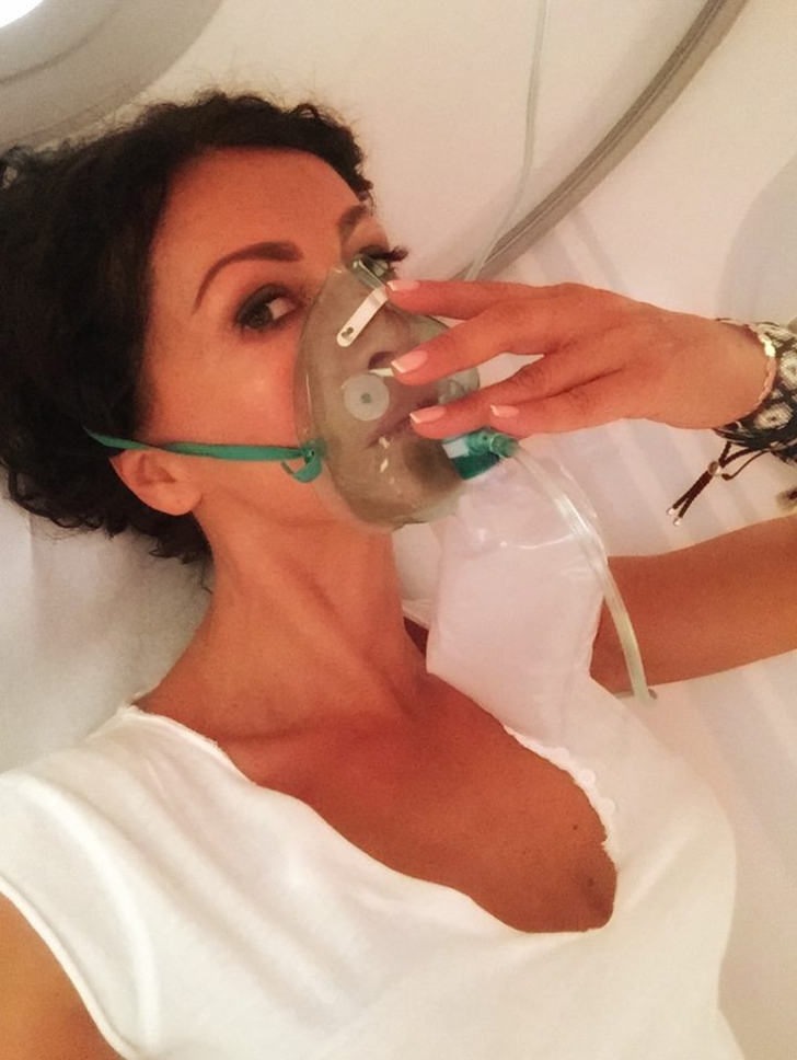 Mihaela Rădulescu, cu masca de oxigen pe față: ”Unii se miră că arăt în regulă la 46 de ani”