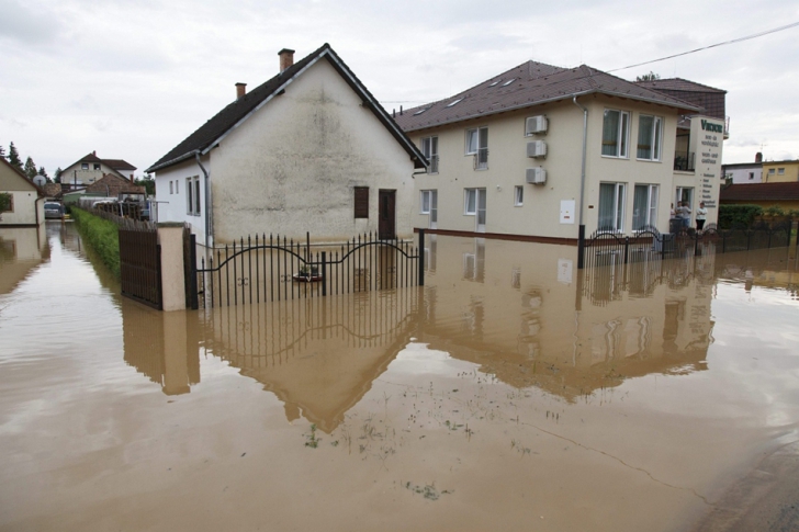 Imagini uluitoare cu inundaţiile din Ungaria: meteorologii spun că furtuna a fost "excepţională"