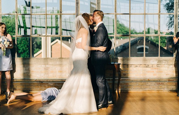 Ce au descoperit doi miri în fotografiile de la nuntă. Nu se așteptau la asta
